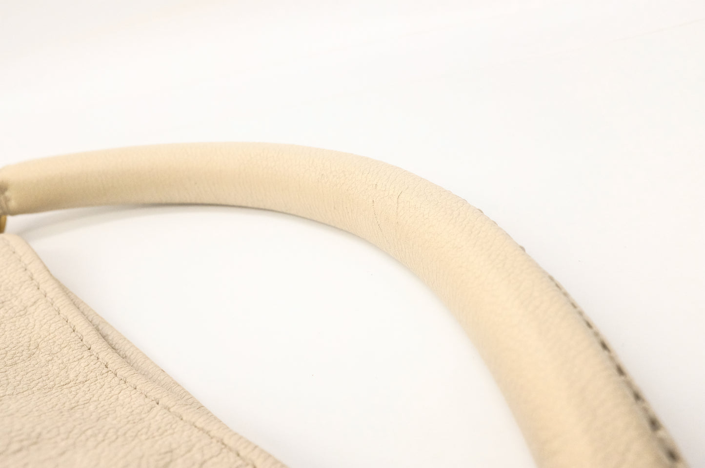 Artsy MM in Neige Empreinte Leather