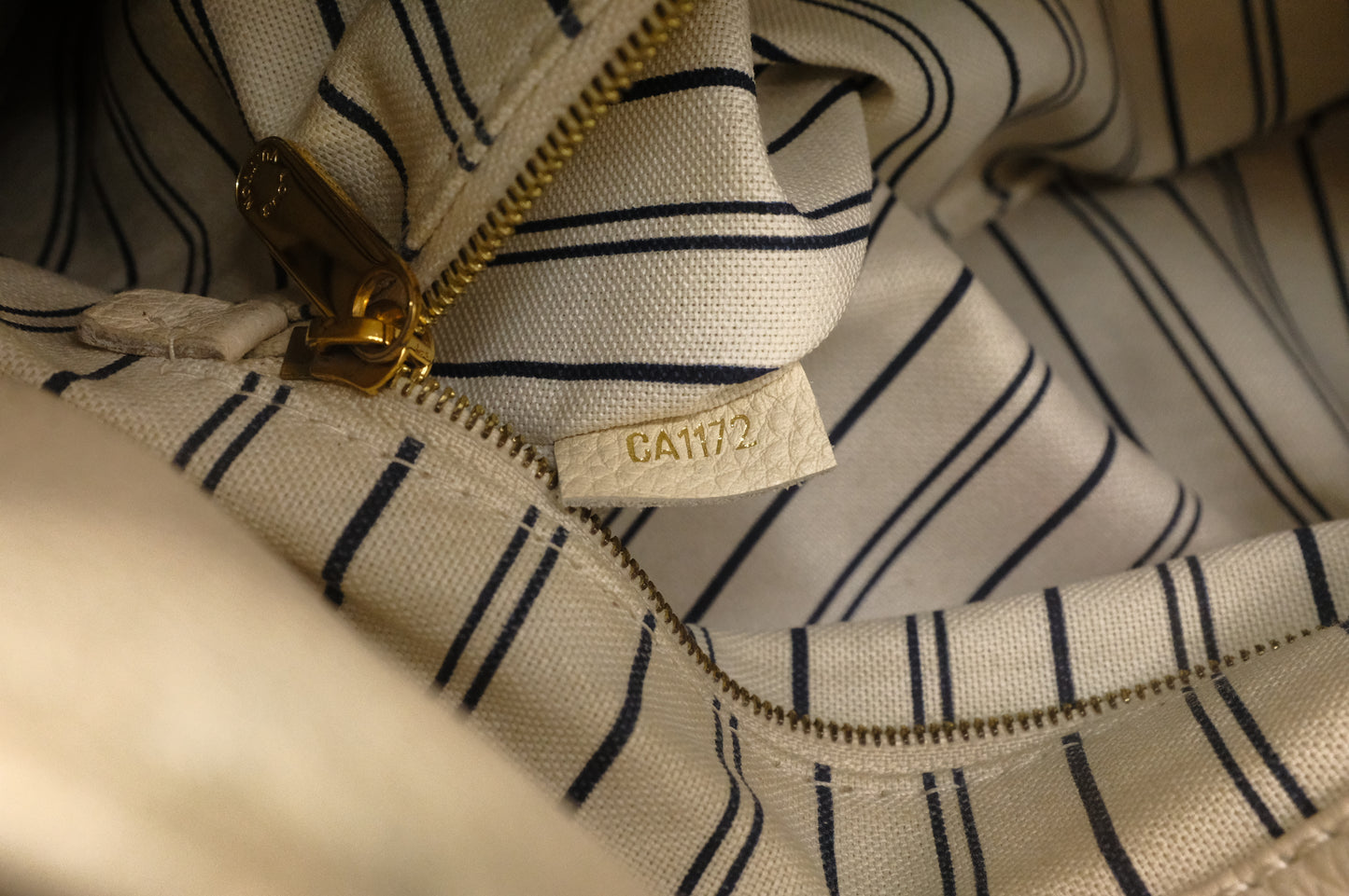 Artsy MM in Neige Empreinte Leather