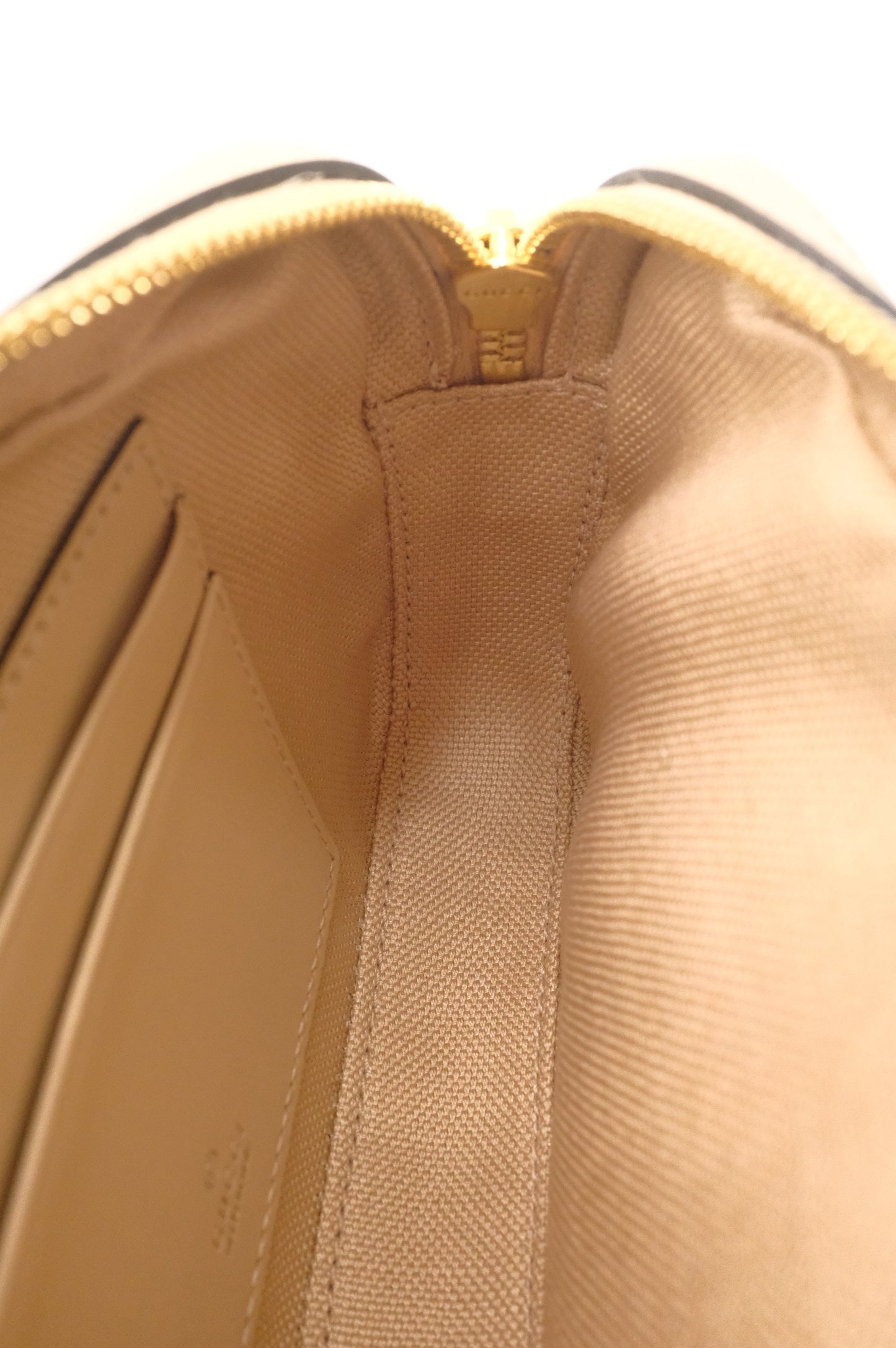 Gucci Mini Shoulder Bag in Ivory Leather