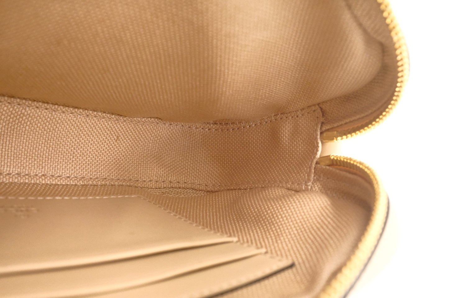 Gucci Mini Shoulder Bag in Ivory Leather