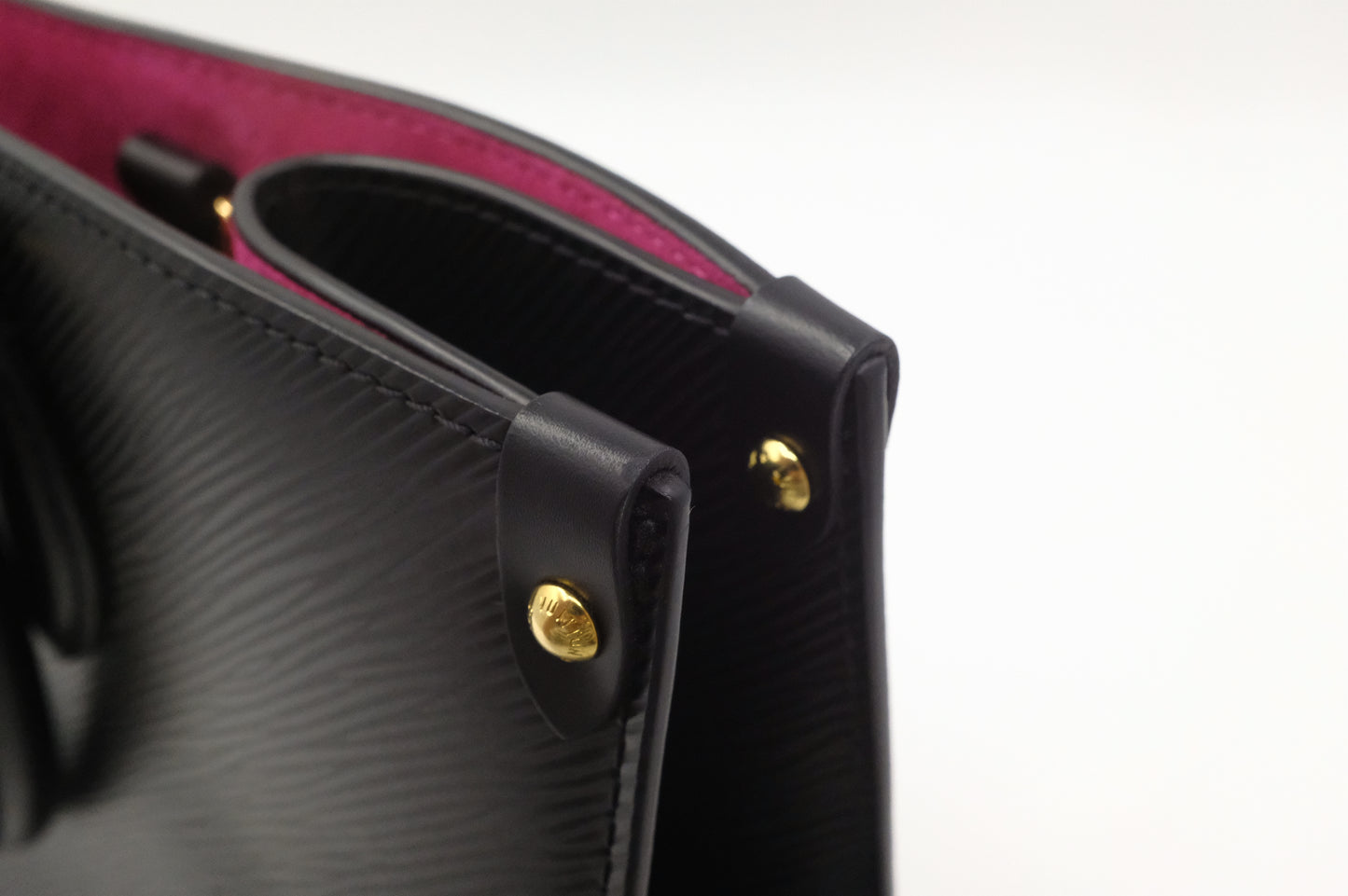 Louis Vuitton OnTheGo MM in Black Epi Leather