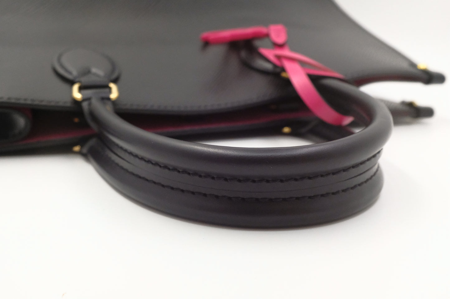 Louis Vuitton OnTheGo MM in Black Epi Leather