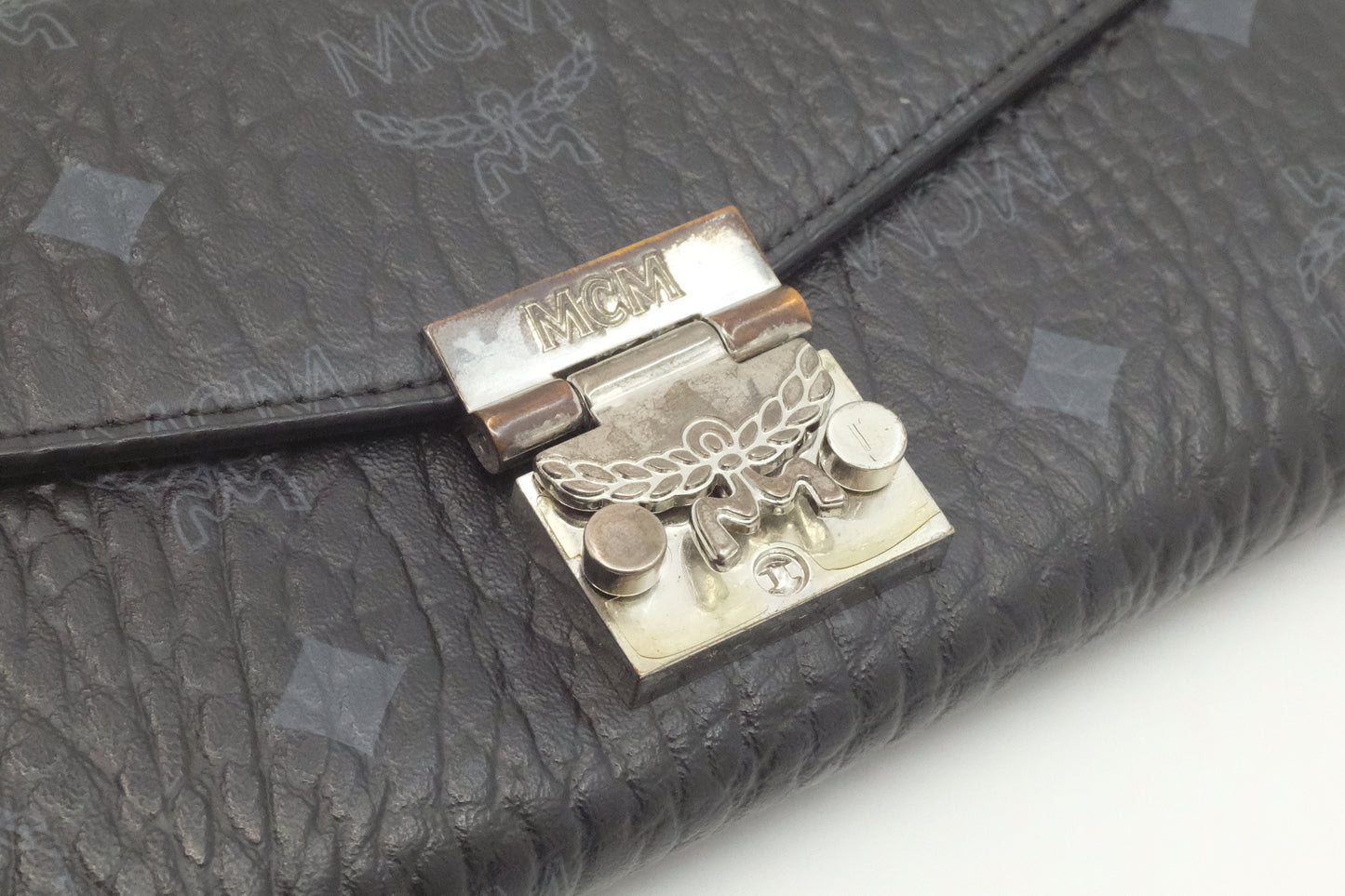 MCM Wallet on Chain in Black Visetos Canvas
