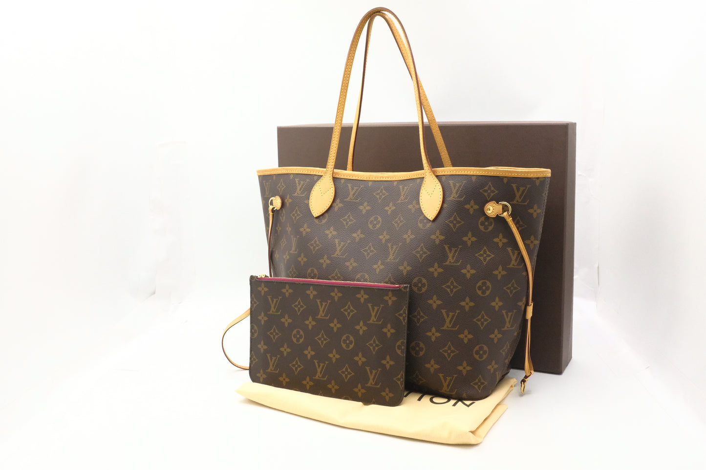 Louis Vuitton Neverfull MM in Monogram Canvas