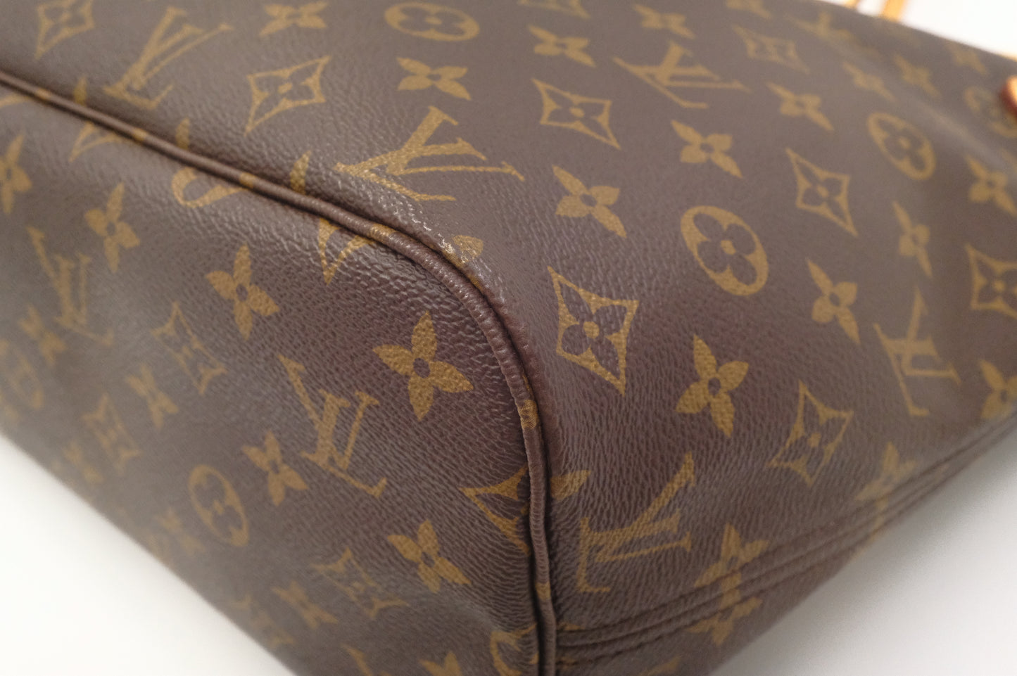 Louis Vuitton Neverfull MM in Monogram Canvas