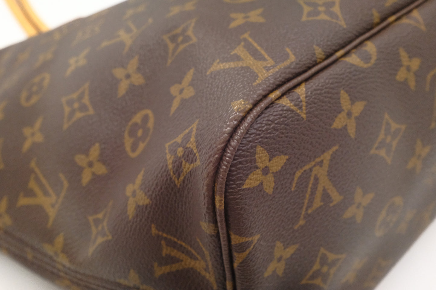 Louis Vuitton Neverfull MM in Monogram Canvas