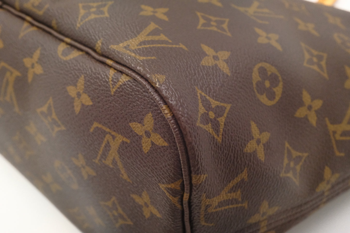 Louis Vuitton Neverfull MM in Monogram Canvas