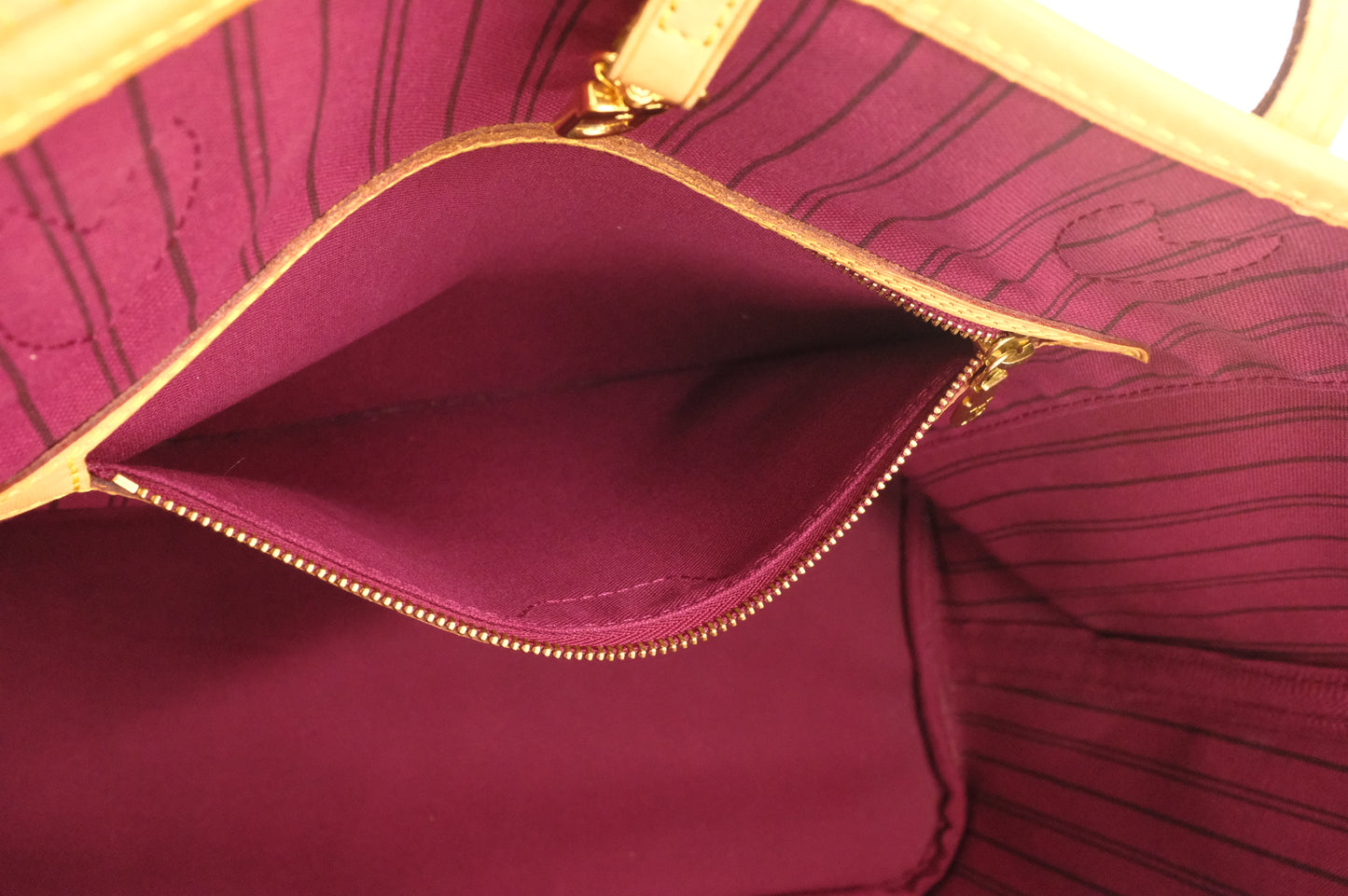 Louis Vuitton Neverfull MM in Monogram Canvas