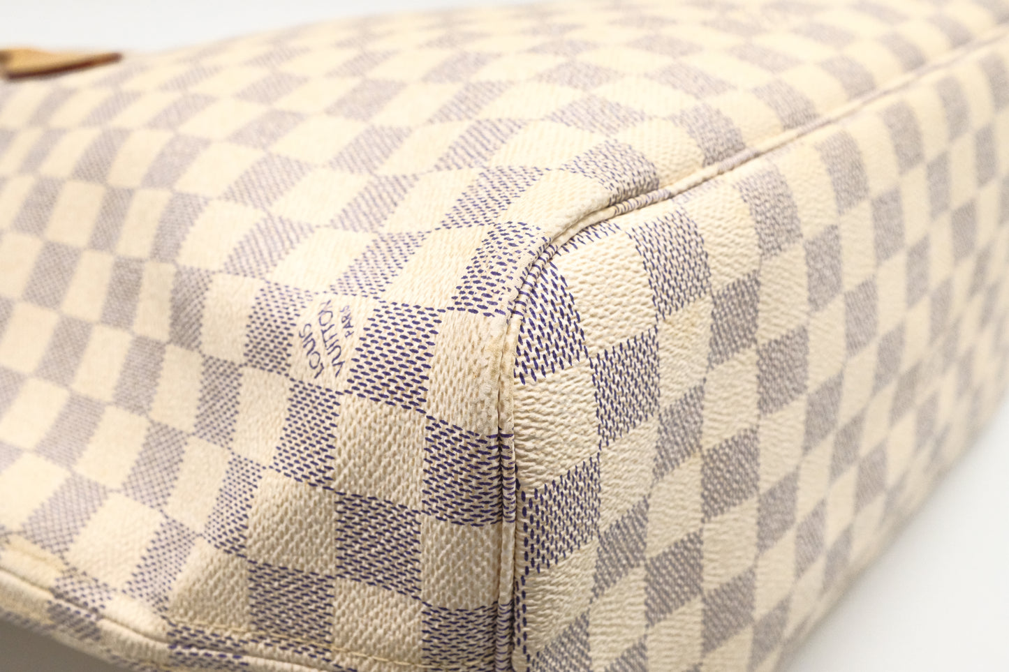 Louis Vuitton Neverfull MM in Damier Azur Canvas