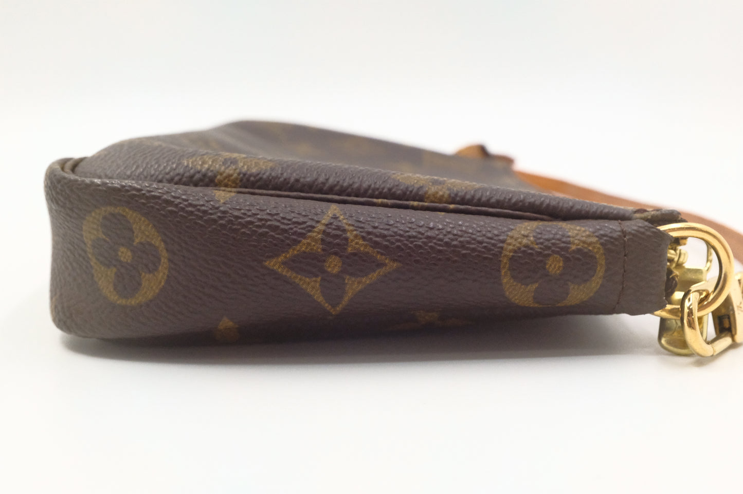 Louis Vuitton Pochette Accessoires in Monogram Canvas