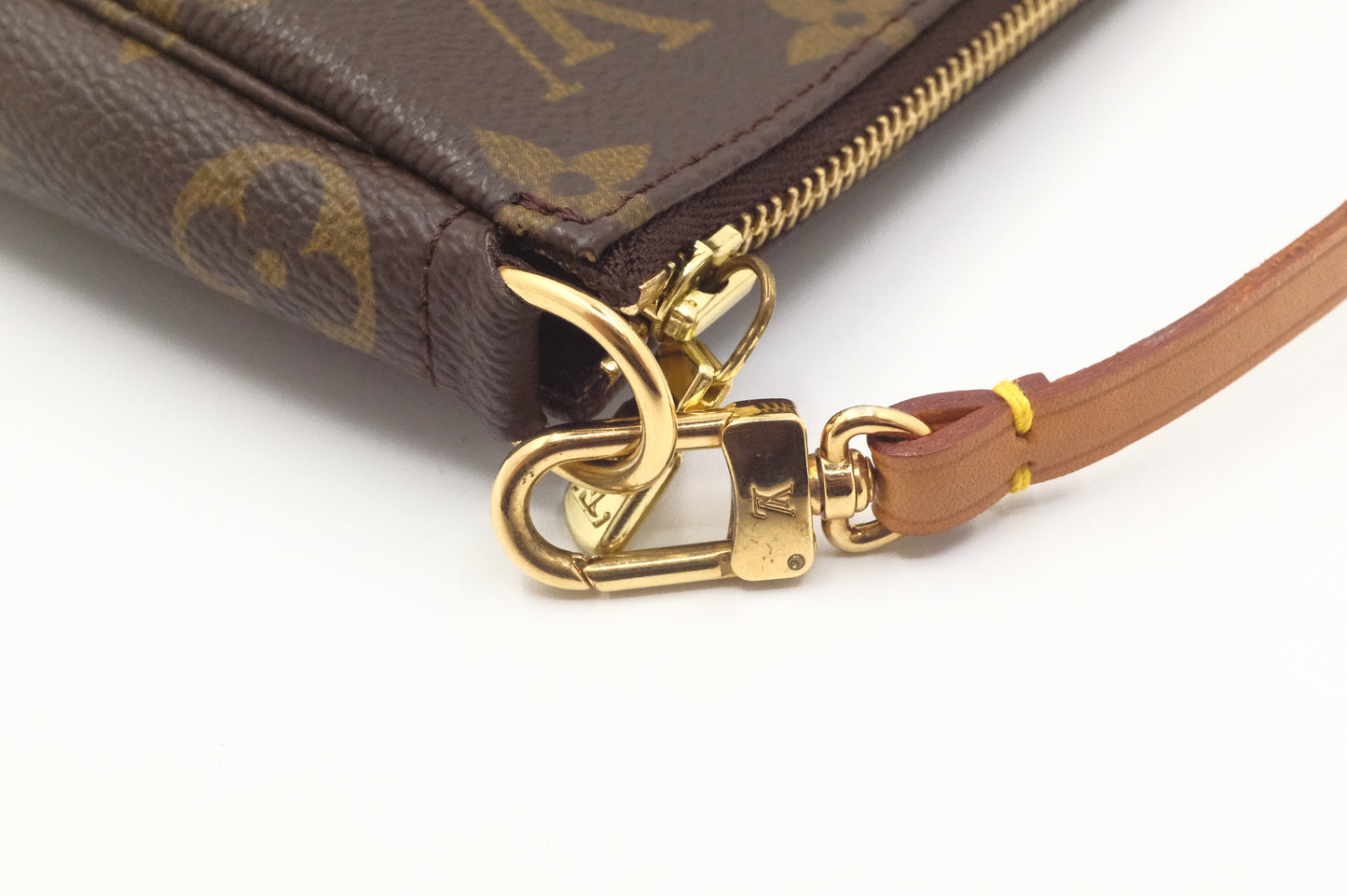 Louis Vuitton Pochette Accessoires in Monogram Canvas