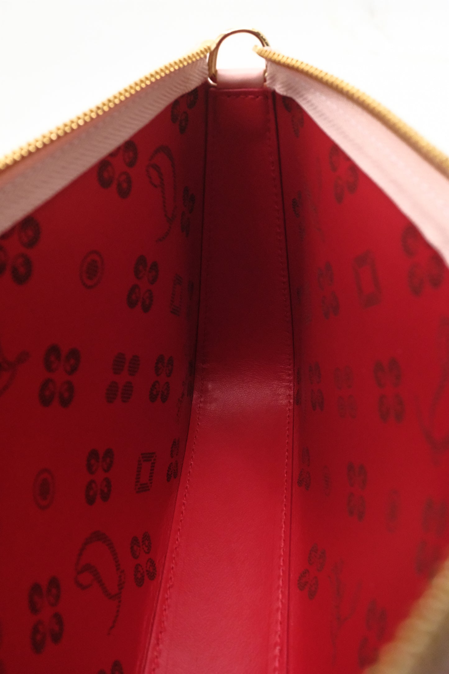 Louboutin Loubila Chain Bag in Pink Loubinthesky Leather