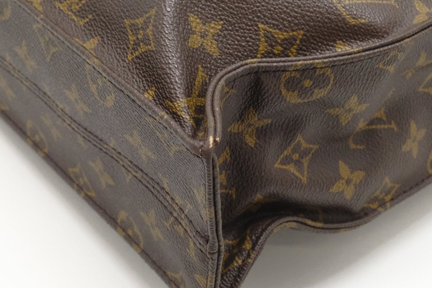 Louis Vuitton Sac Plat in Monogram Canvas