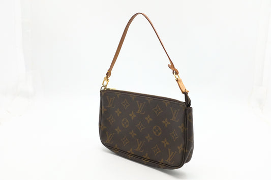 Louis Vuitton Pochette Accessoires in Monogram Canvas