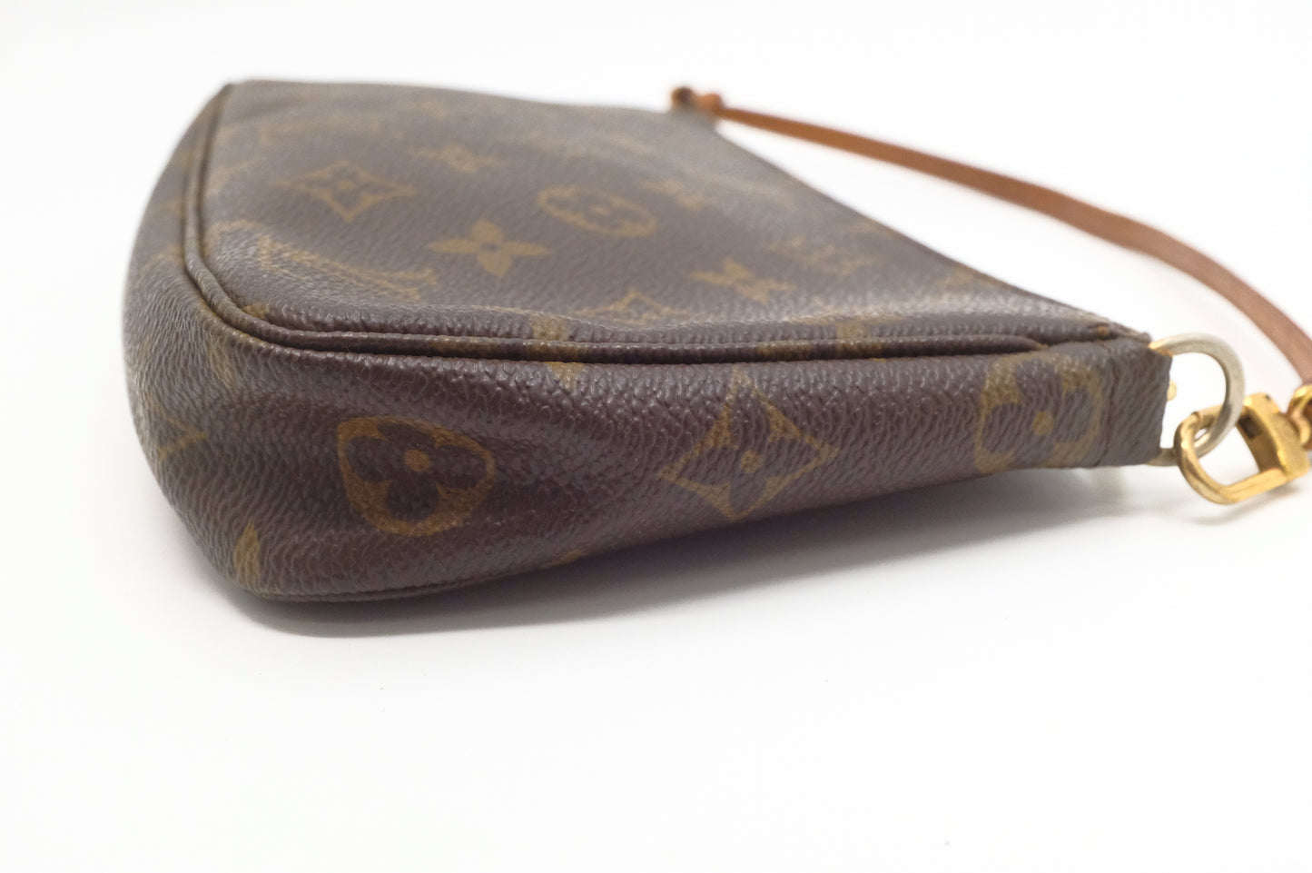 Louis Vuitton Pochette Accessoires in Monogram Canvas