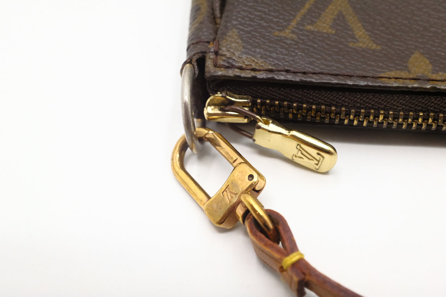 Louis Vuitton Pochette Accessoires in Monogram Canvas