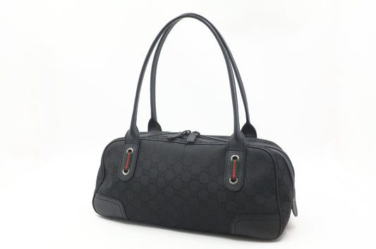 Gucci Shoulder Bag in Black GG Canvas