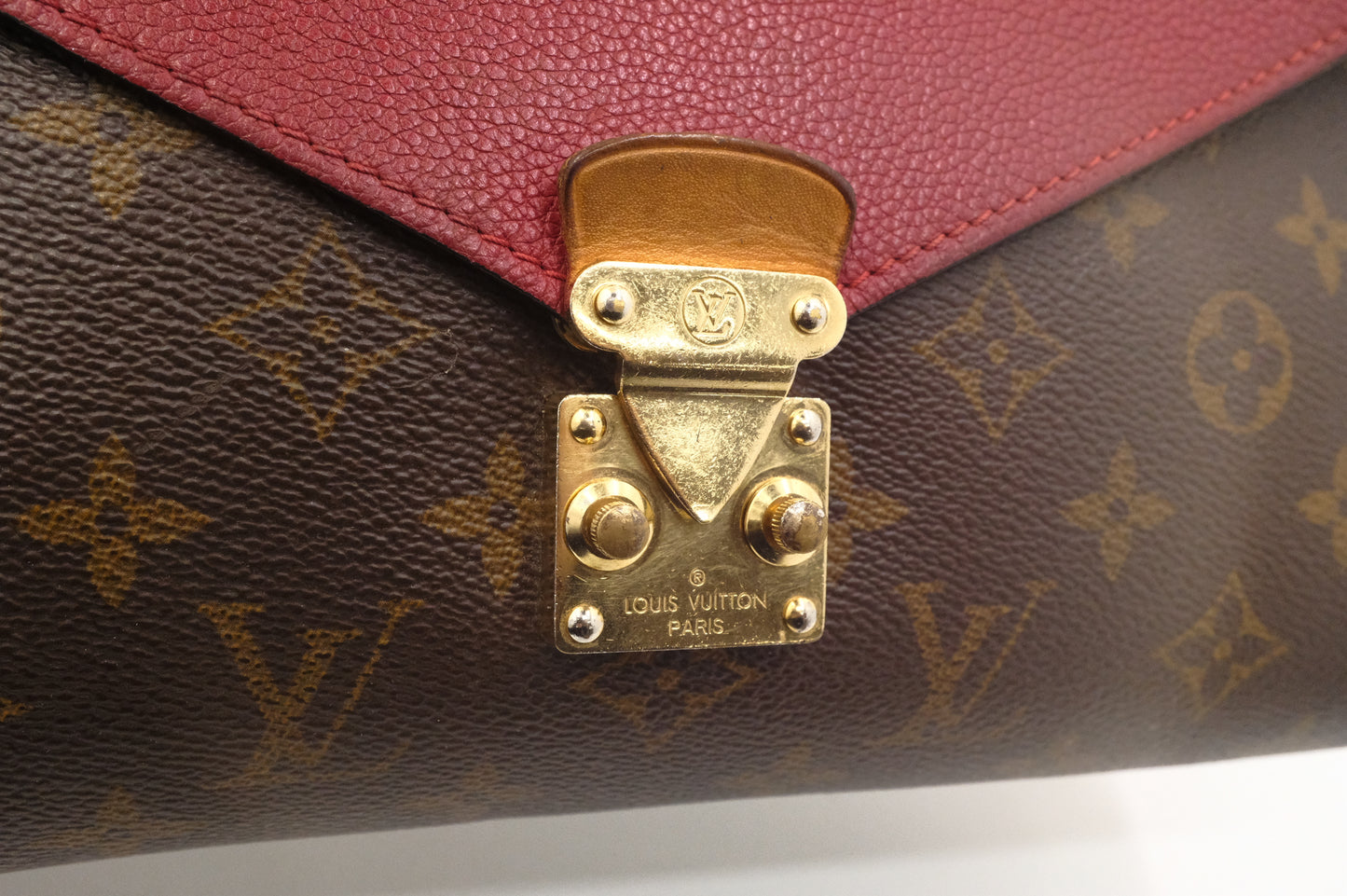 Louis Vuitton Pallas Chain Shoulder Bag in Red Leather and Monogram Canvas