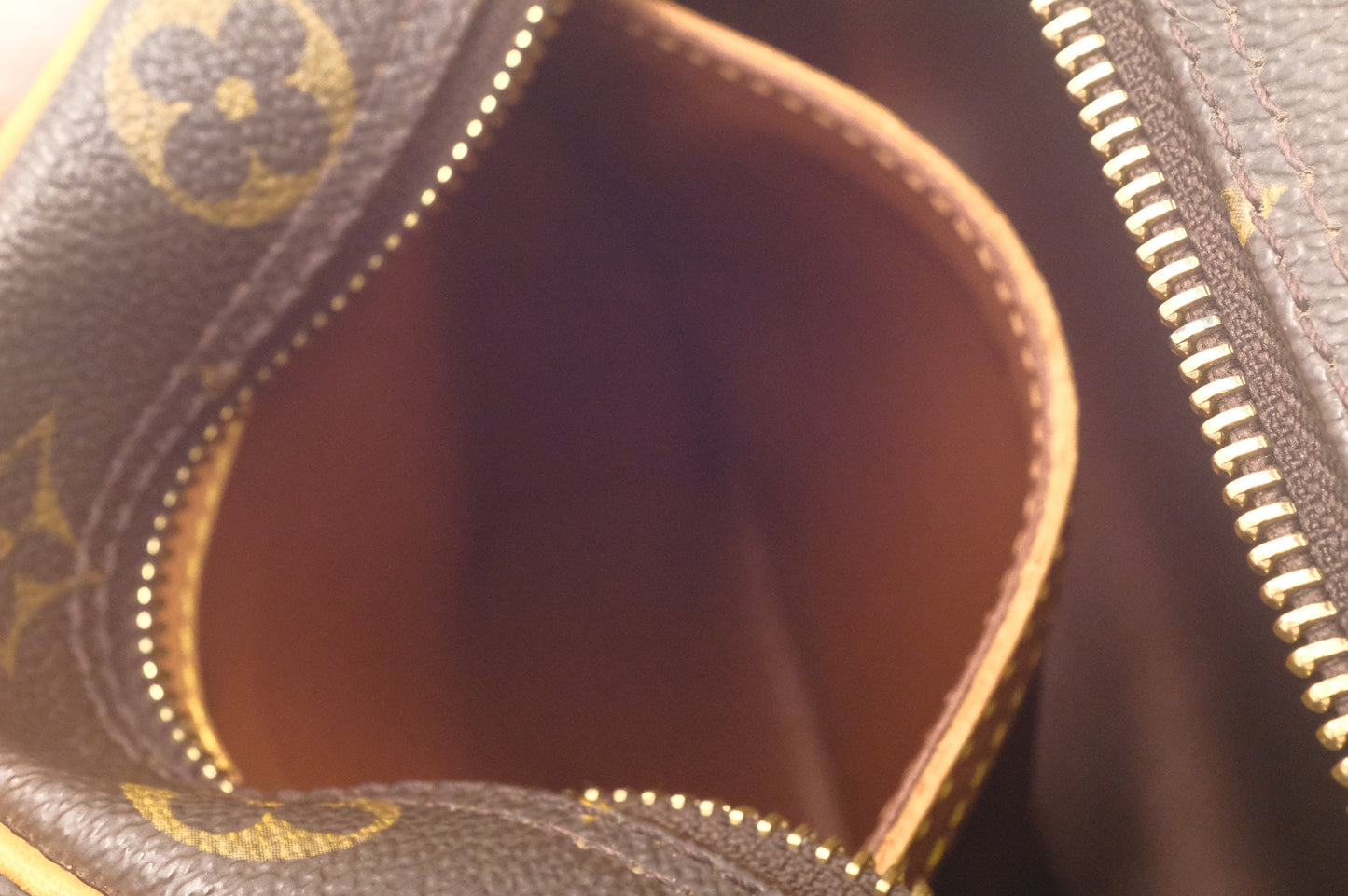 Louis Vuitton Blois in Monogram Canvas