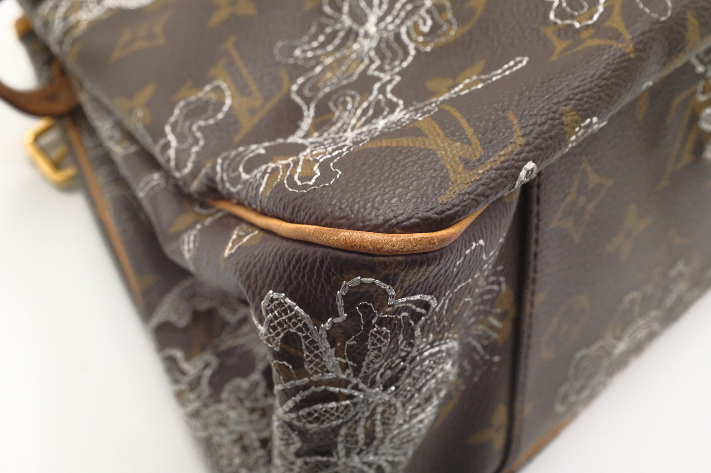 Louis Vuitton Batignolles Horizontal in Dentelle Monogram Canvas