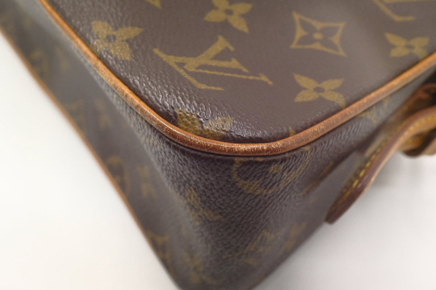 Louis Vuitton Vive Cite MM in Monogram Canvas