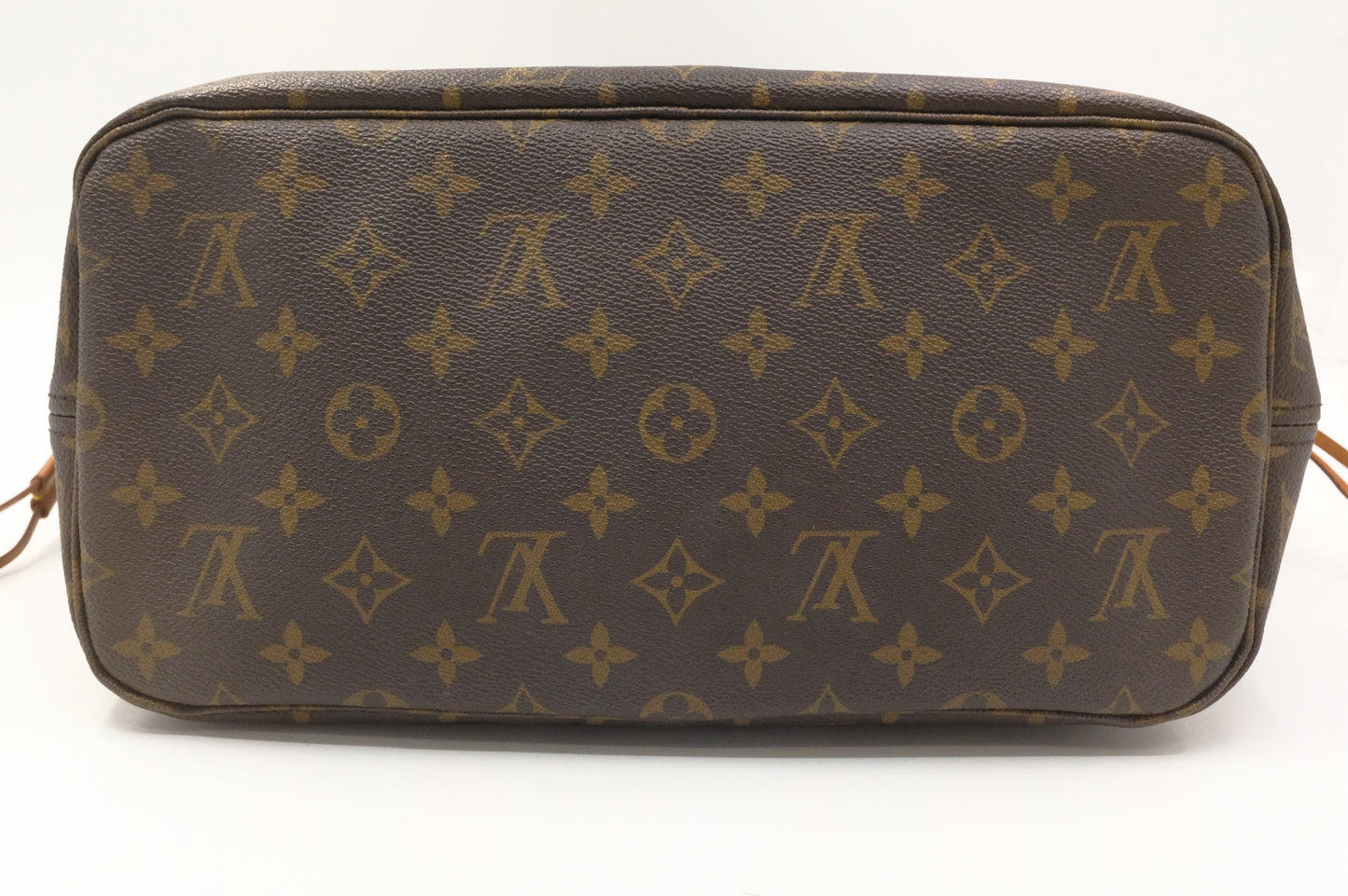 Louis Vuitton Neverfull MM in Monogram Canvas