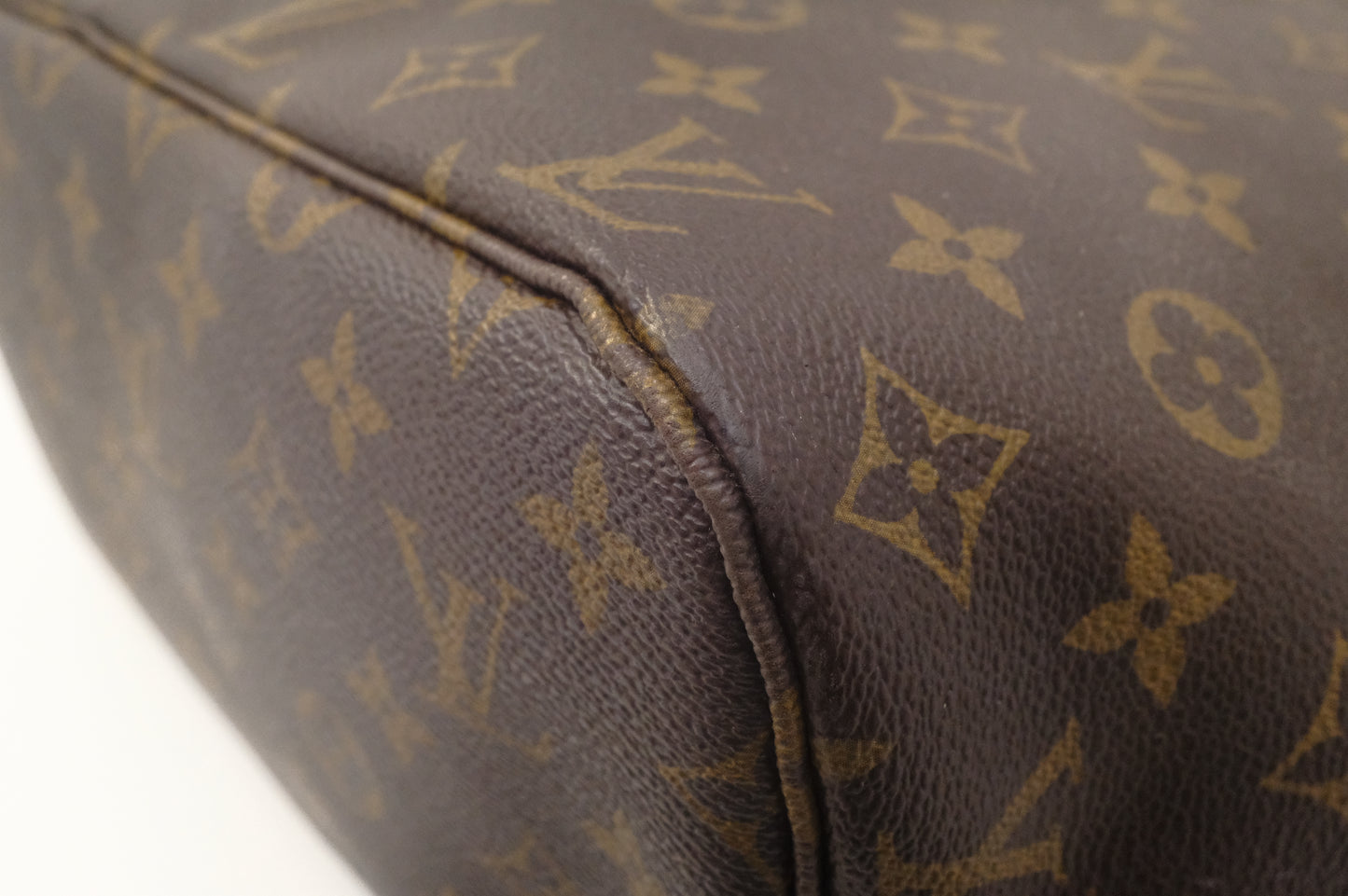 Louis Vuitton Neverfull MM in Monogram Canvas