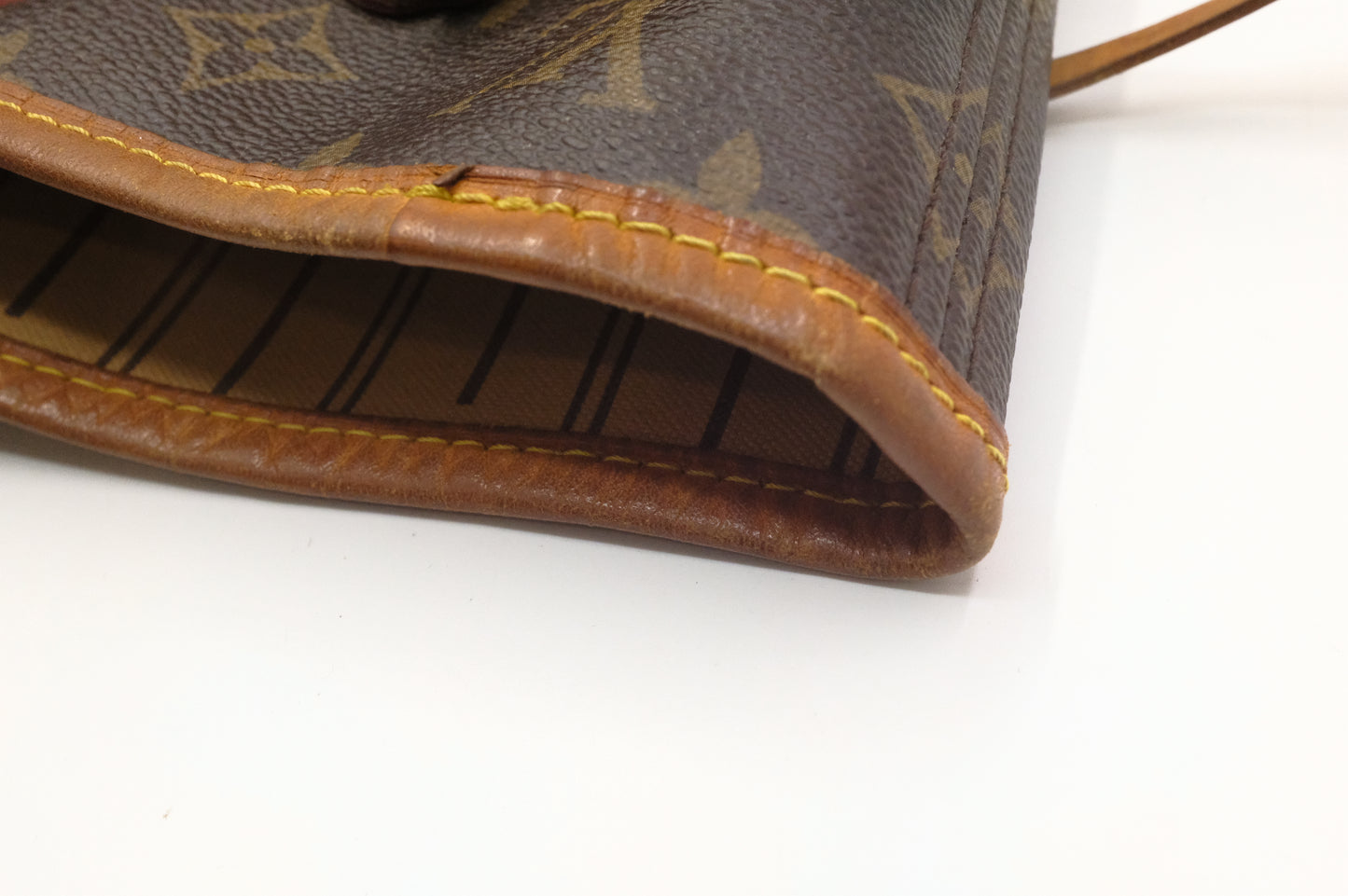 Louis Vuitton Neverfull MM in Monogram Canvas