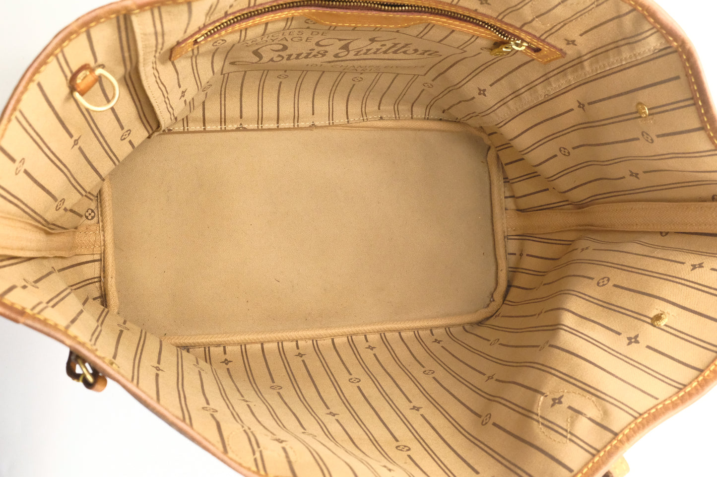 Louis Vuitton Neverfull MM in Monogram Canvas