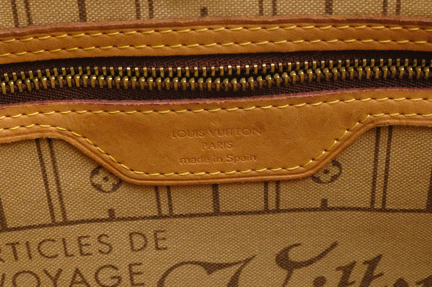 Louis Vuitton Neverfull MM in Monogram Canvas