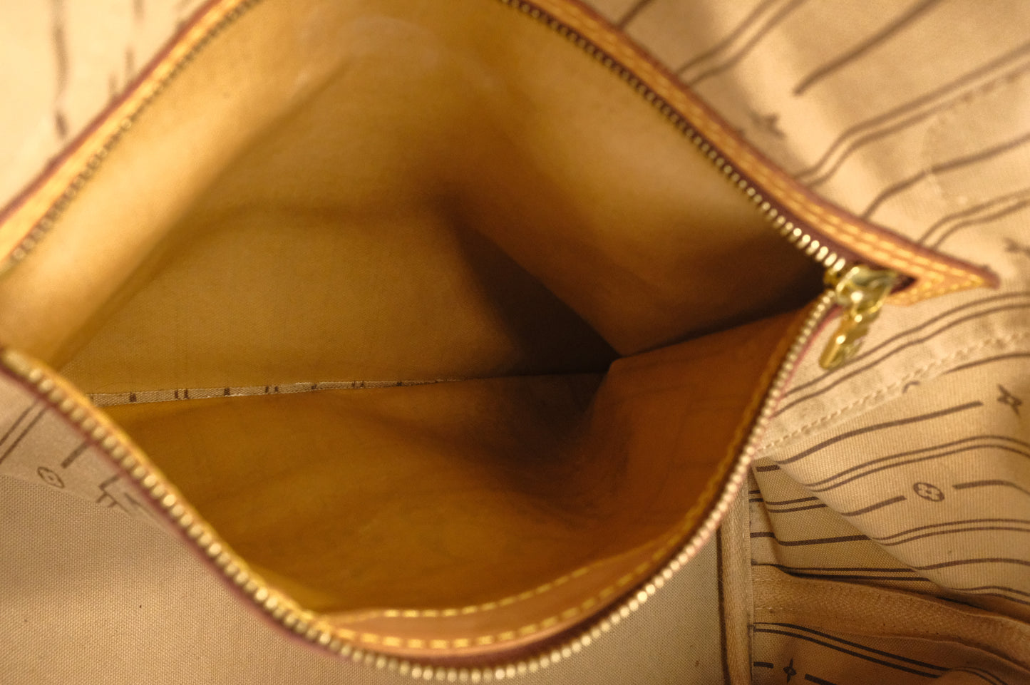 Louis Vuitton Neverfull MM in Monogram Canvas