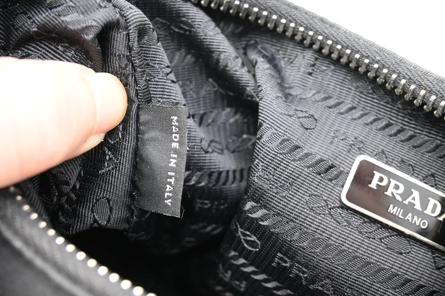 Prada Re-Edition 2005 in Black Nylon