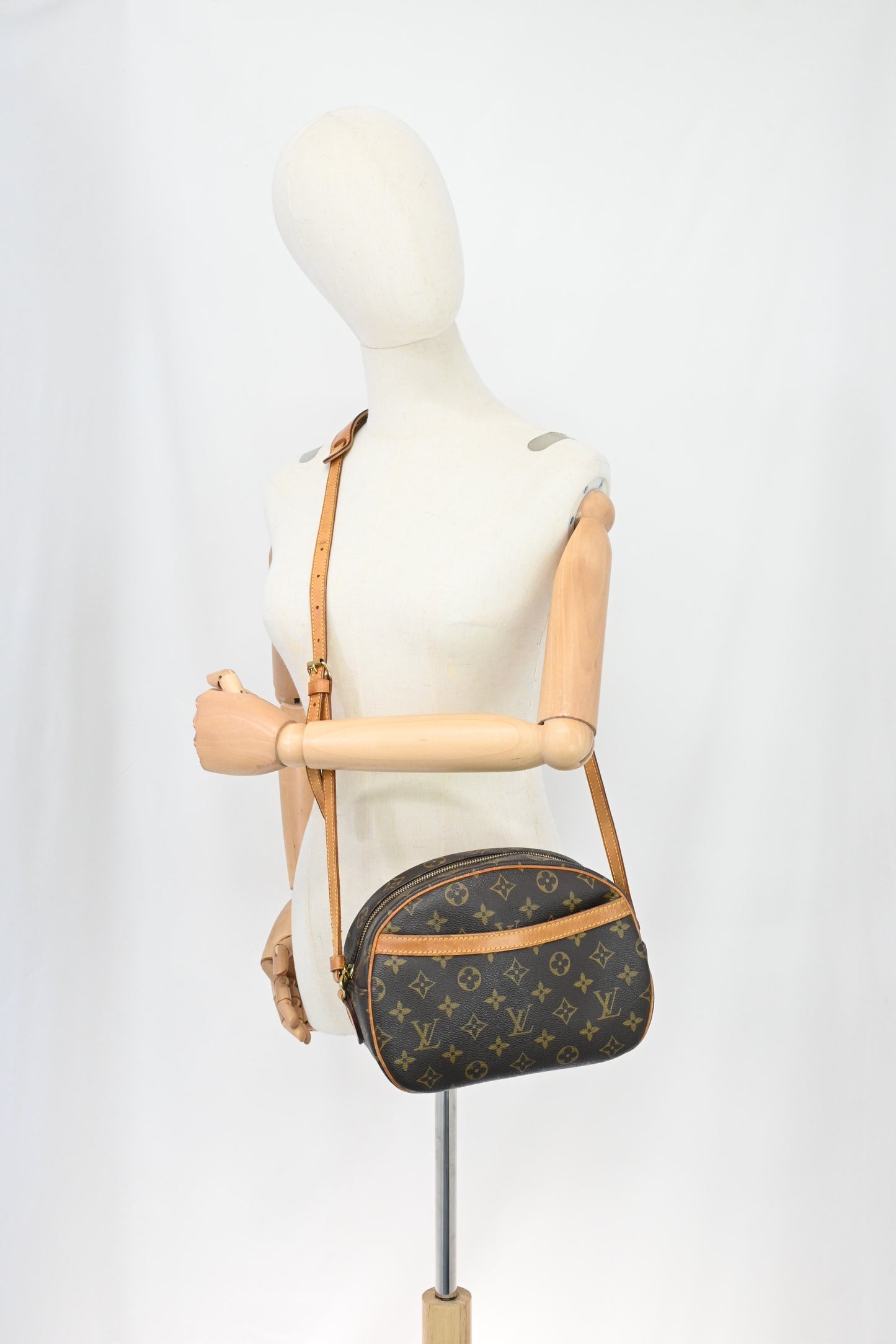 Louis Vuitton Blois in Monogram Canvas