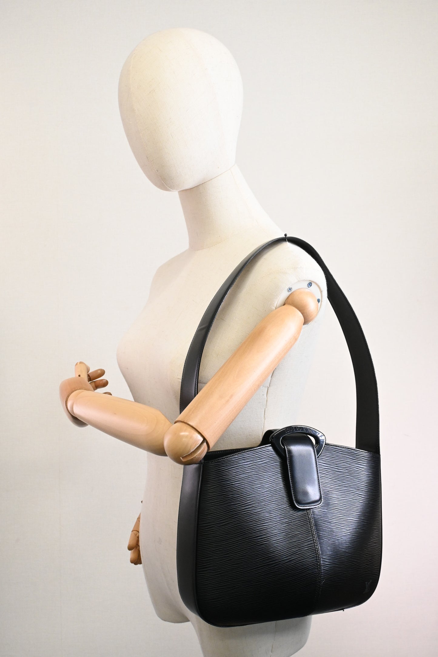 Louis Vuitton Reverie in Black Epi Leather