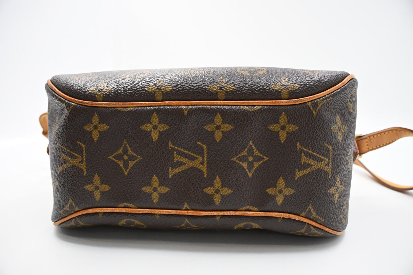 Louis Vuitton Blois in Monogram Canvas
