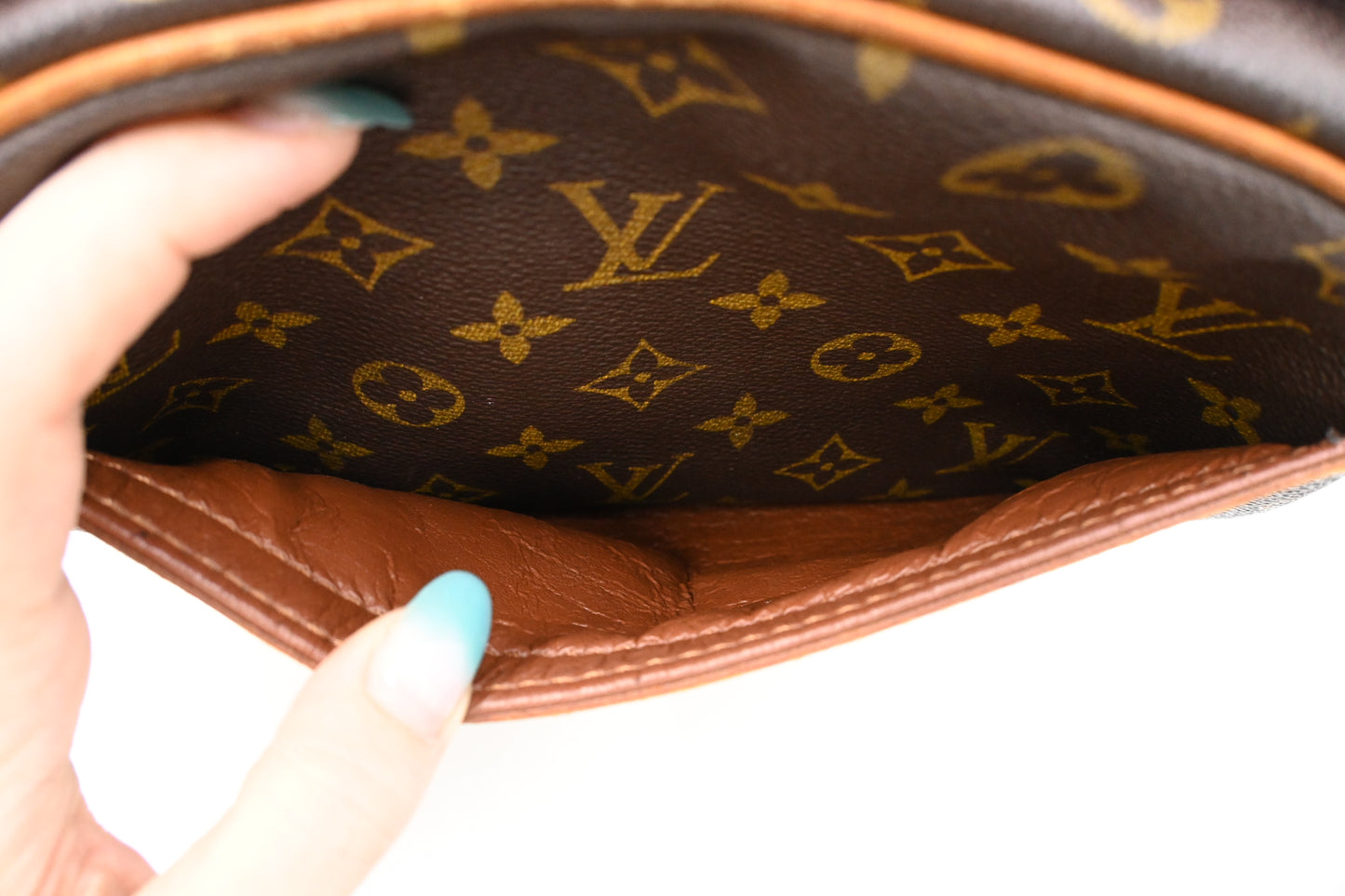 Louis Vuitton Blois in Monogram Canvas