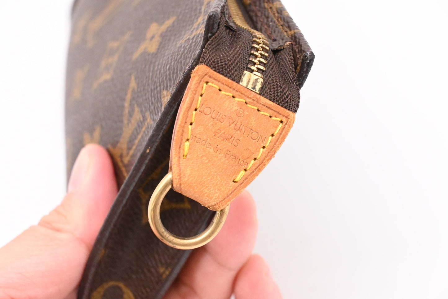 Louis Vuitton Bucket Pouch GM in Monogram Canvas