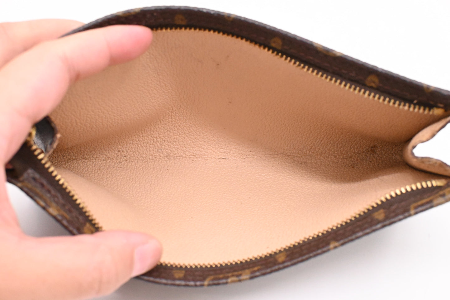 Louis Vuitton Bucket Pouch GM in Monogram Canvas
