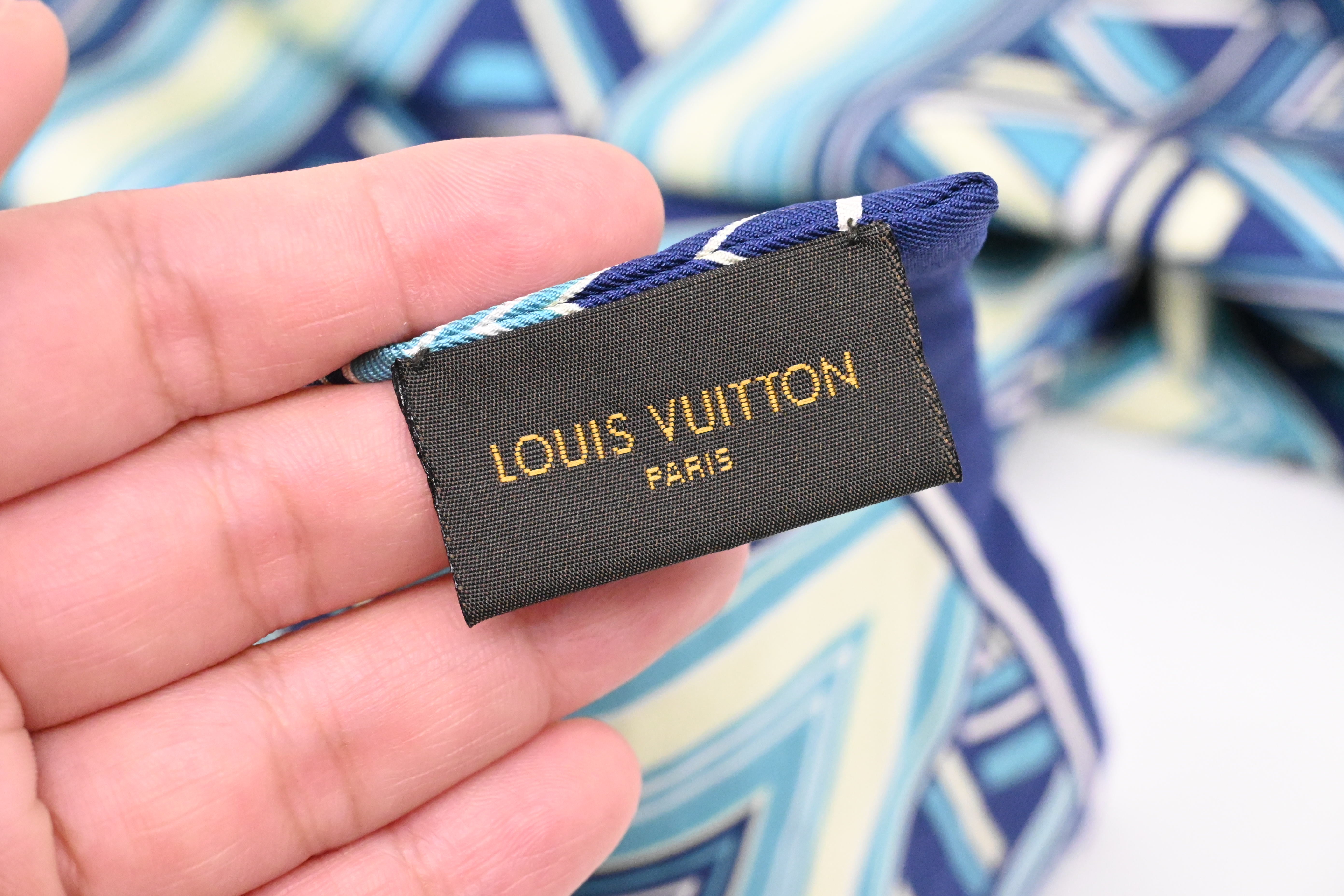 Louis Vuitton Scarf in Blue Chevron Silk – Weekly Lux Drop