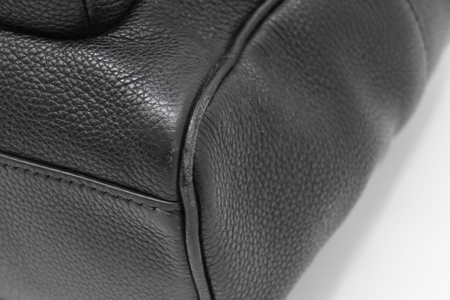 Gucci Logo Print Backpack in Black Leather