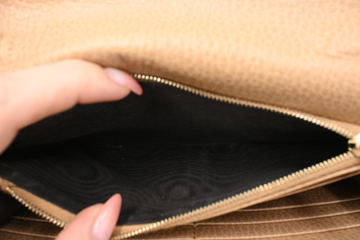 Gucci Interlocking GG Wallet on Chain in Beige Leather