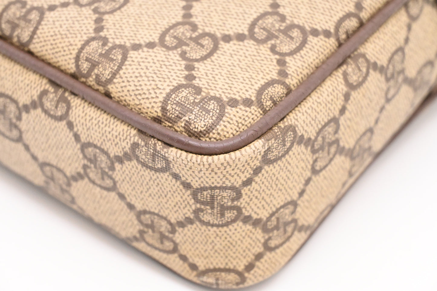 Gucci Clutch in GG Supreme Canvas