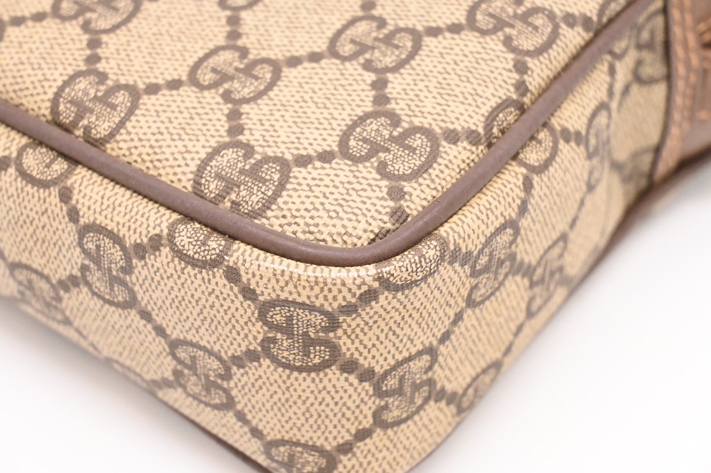 Gucci Clutch in GG Supreme Canvas