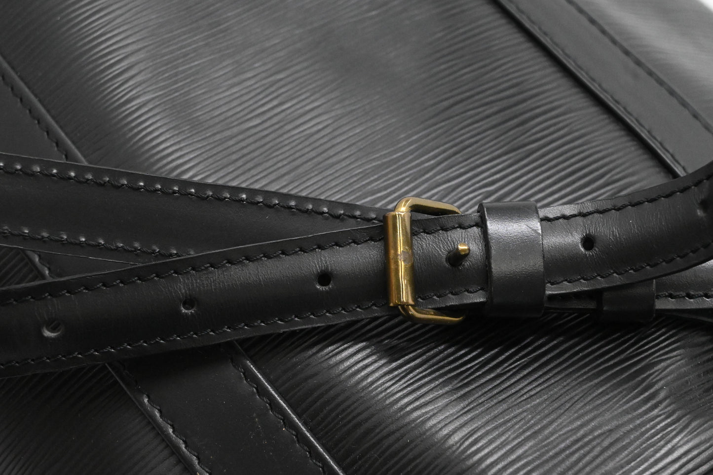 Louis Vuitton Randonnee GM in Black Epi Leather