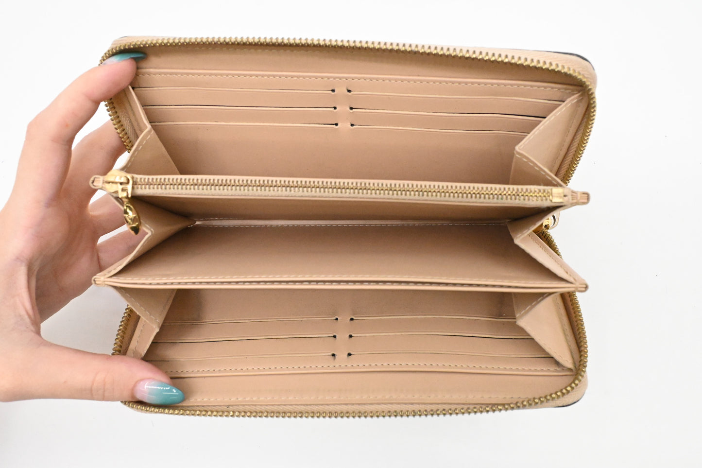 Louis Vuitton Long Zippy Wallet in Cream Vernis Leather