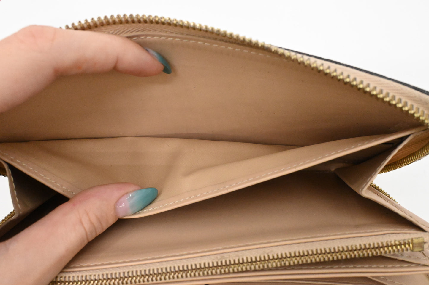 Louis Vuitton Long Zippy Wallet in Cream Vernis Leather