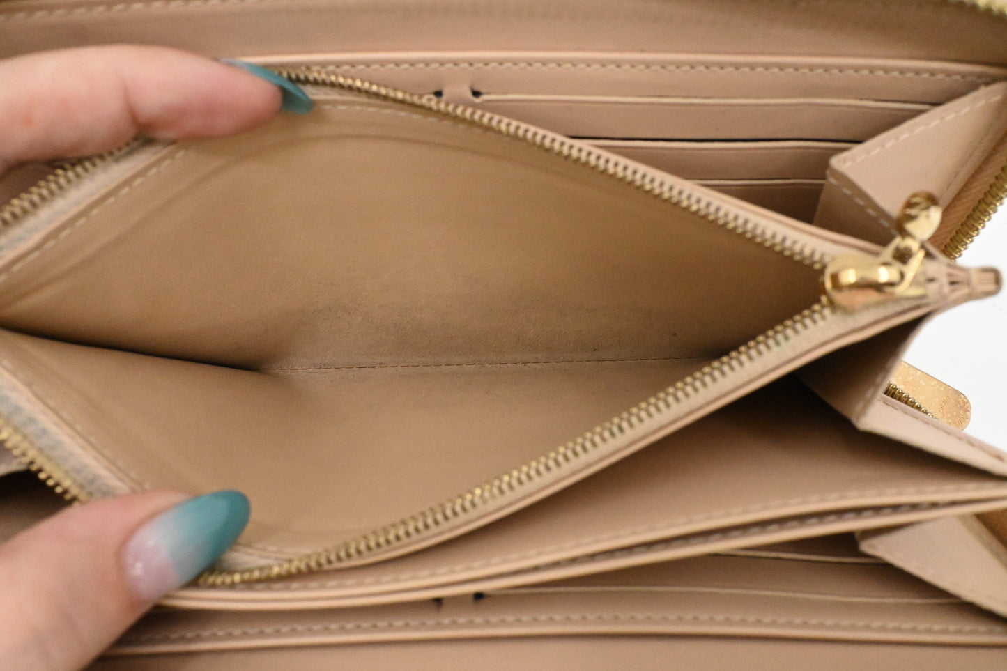Louis Vuitton Long Zippy Wallet in Cream Vernis Leather