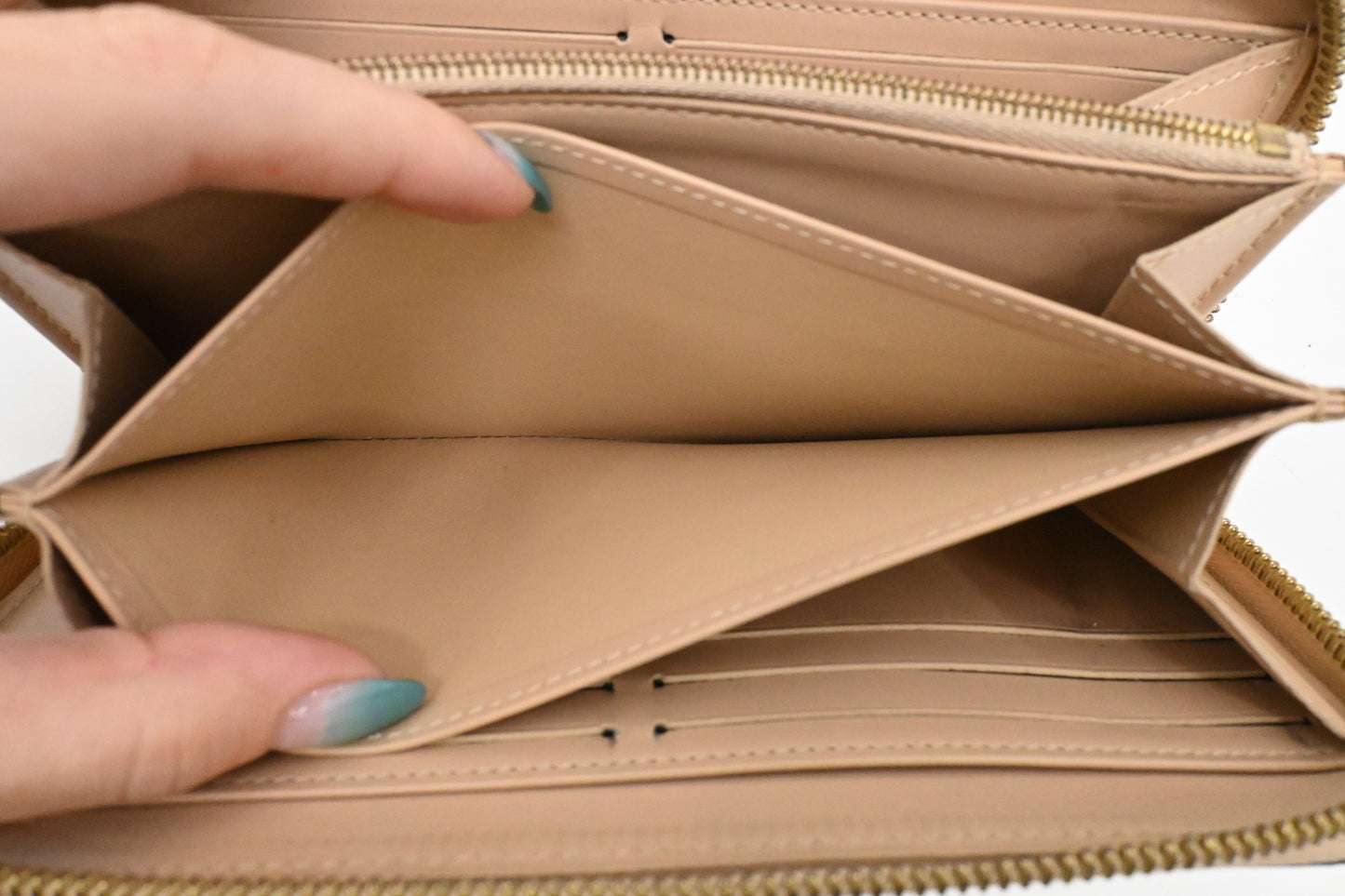 Louis Vuitton Long Zippy Wallet in Cream Vernis Leather