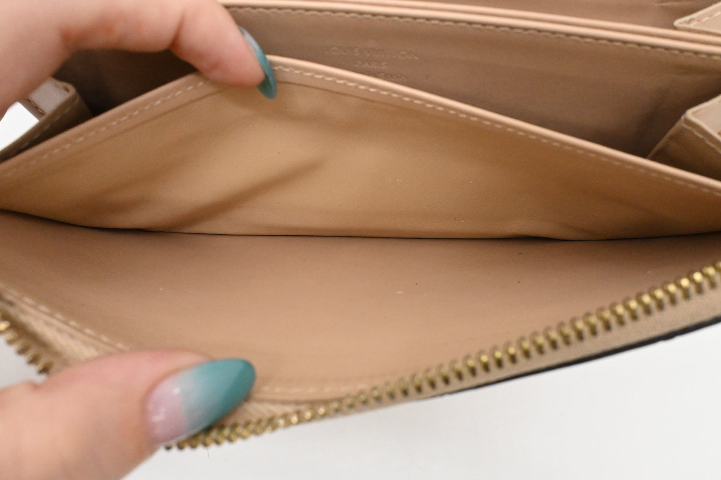 Louis Vuitton Long Zippy Wallet in Cream Vernis Leather