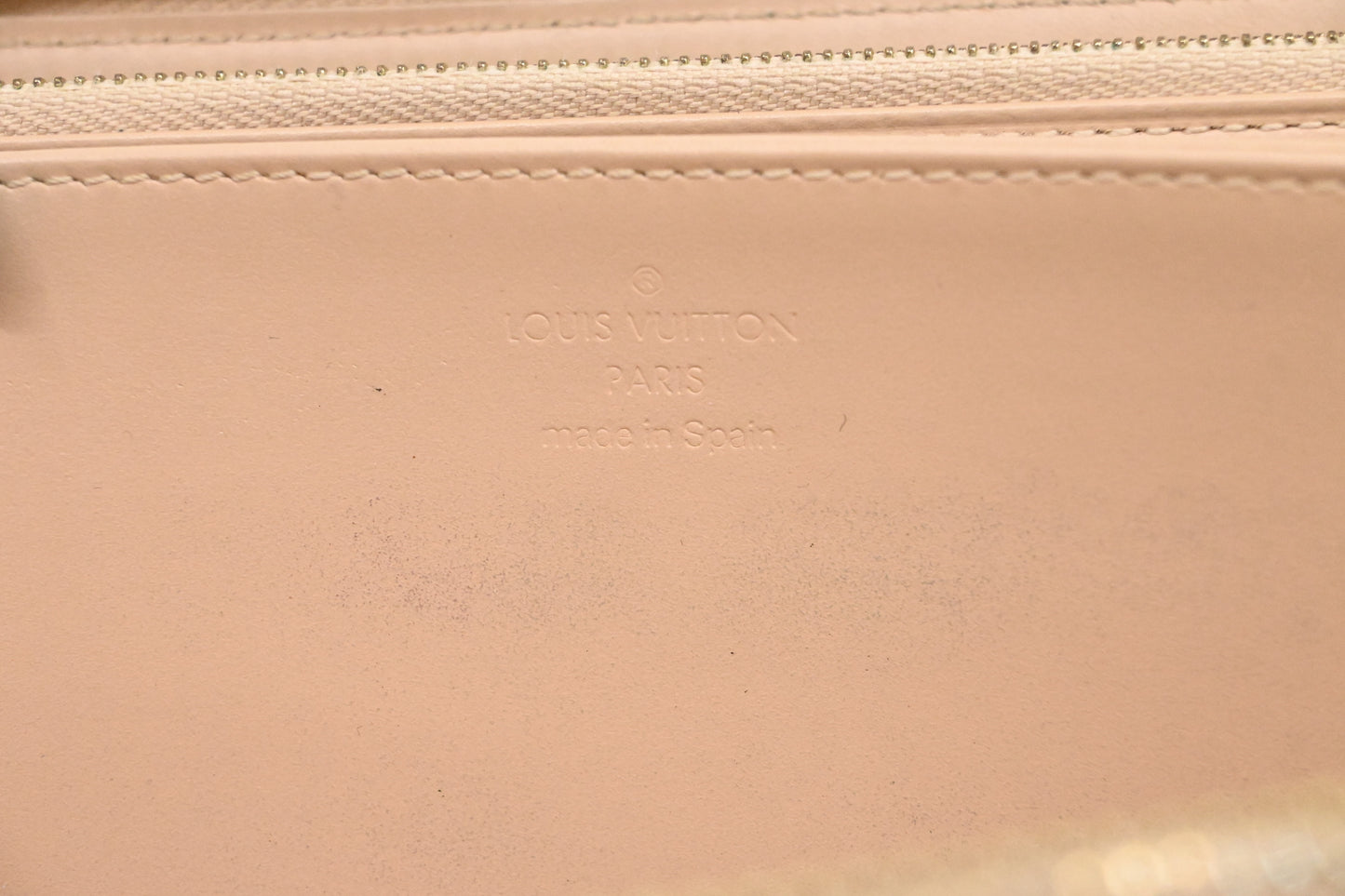 Louis Vuitton Long Zippy Wallet in Cream Vernis Leather